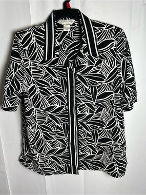 Allison Daley Black & White Abstract Leaf Button-Up Blouse in 12P